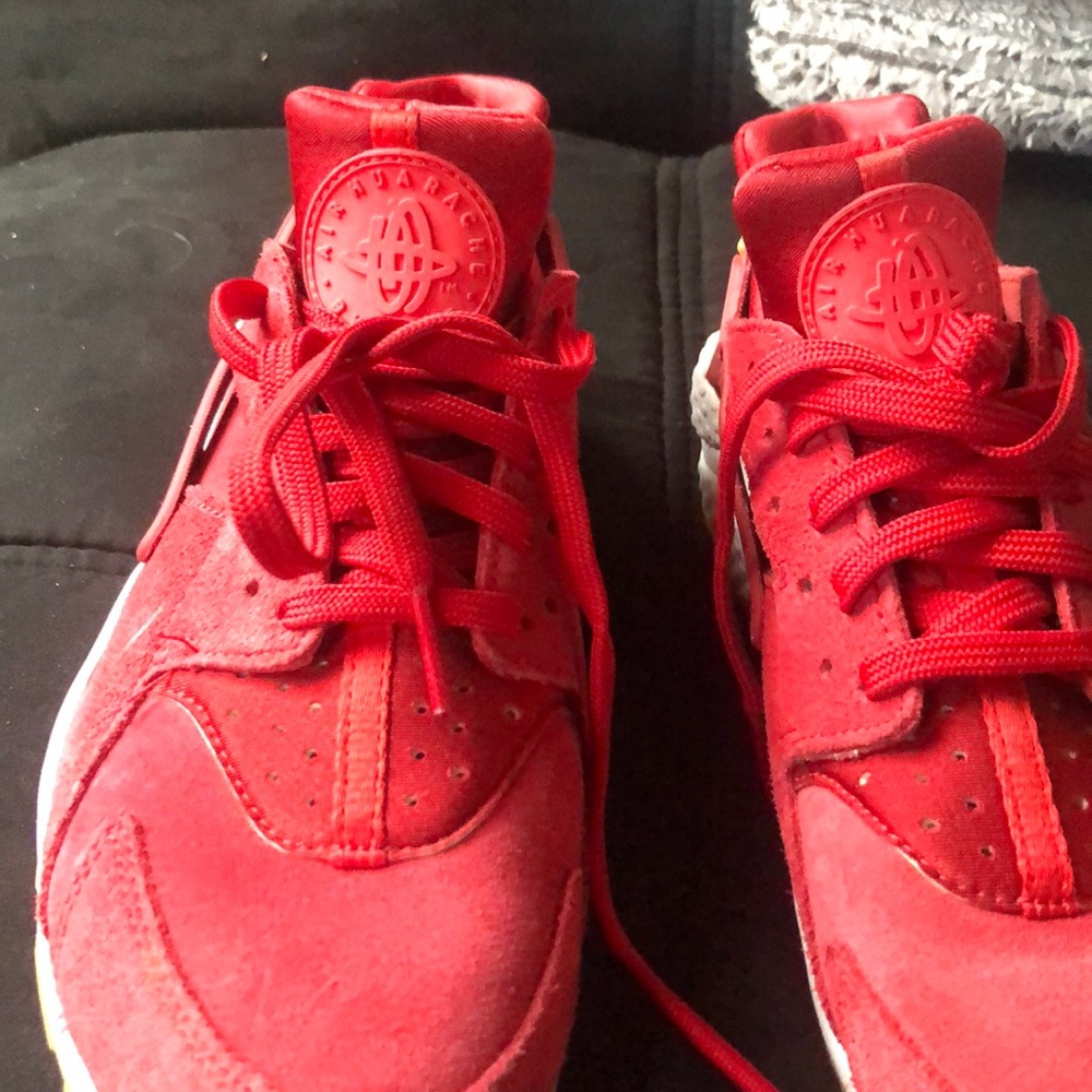 Red huaraches